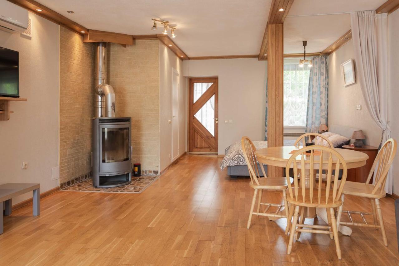 Cozy One Room Apartment With Yard Juodkrantė Exteriér fotografie