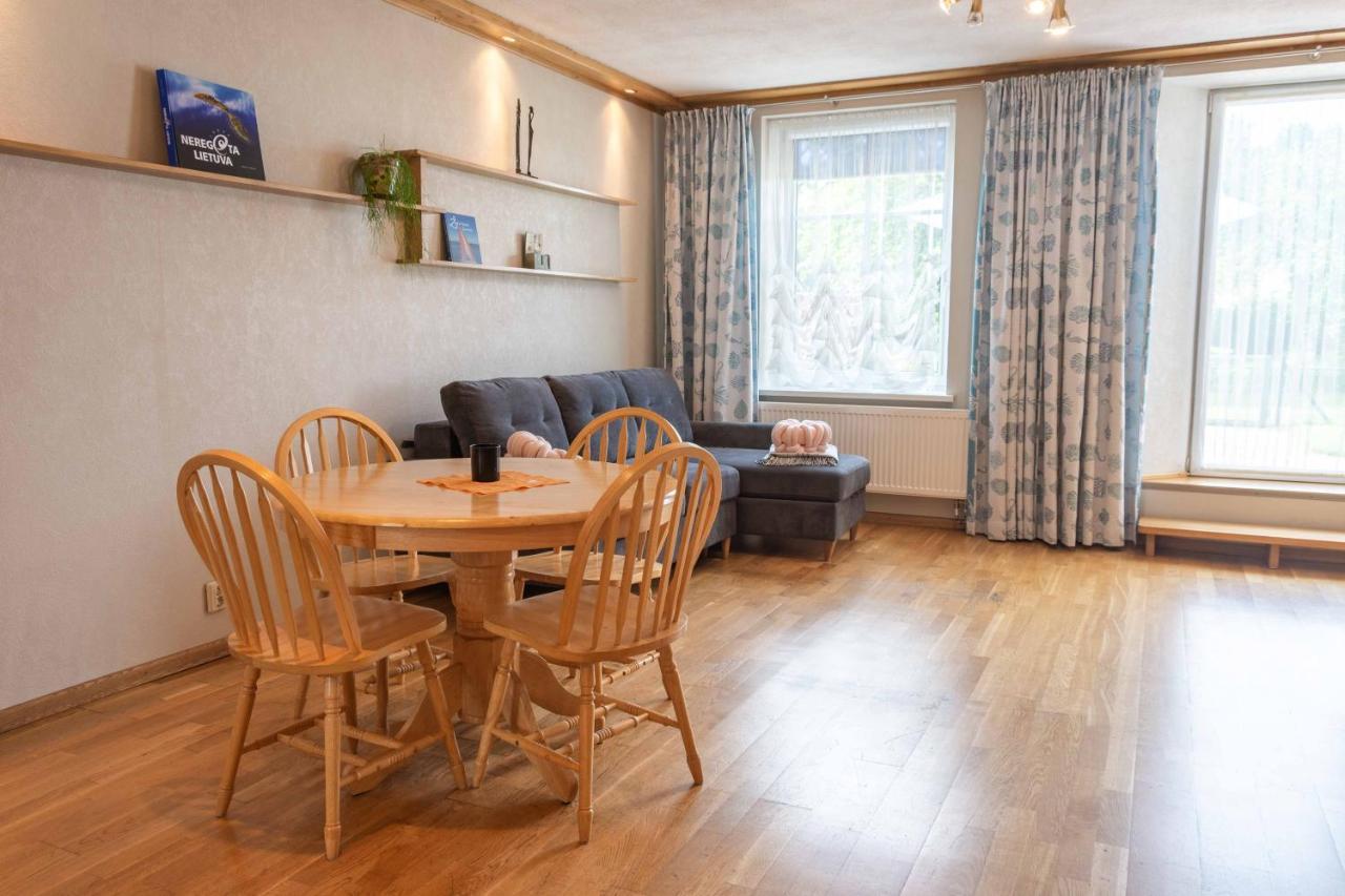 Cozy One Room Apartment With Yard Juodkrantė Exteriér fotografie
